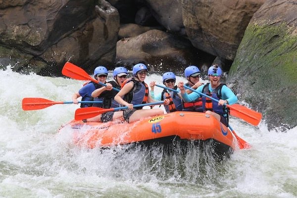 Rafting sport : Aventure et sécurité - Votre guide pour une expérience adrénaline