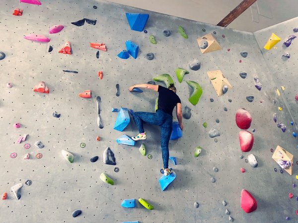 Comment choisir une salle d'escalade de bloc ?