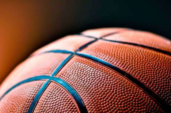 Quelle est l'efficacité des semelles orthopédiques personnalisées pour les basketteurs ?