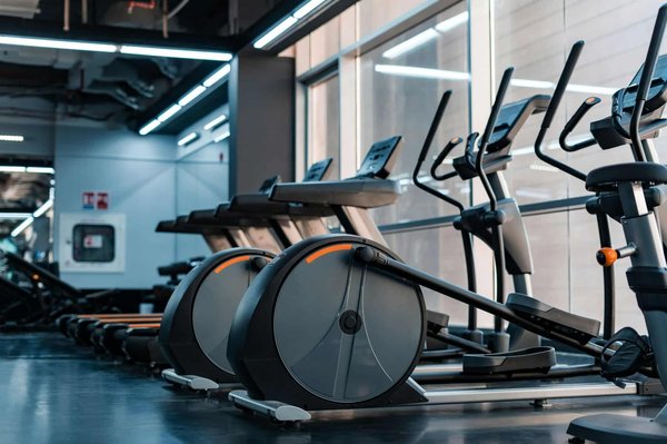 Sport et bien-être : Les critères essentiels pour dénicher la meilleure salle de sport à Annecy